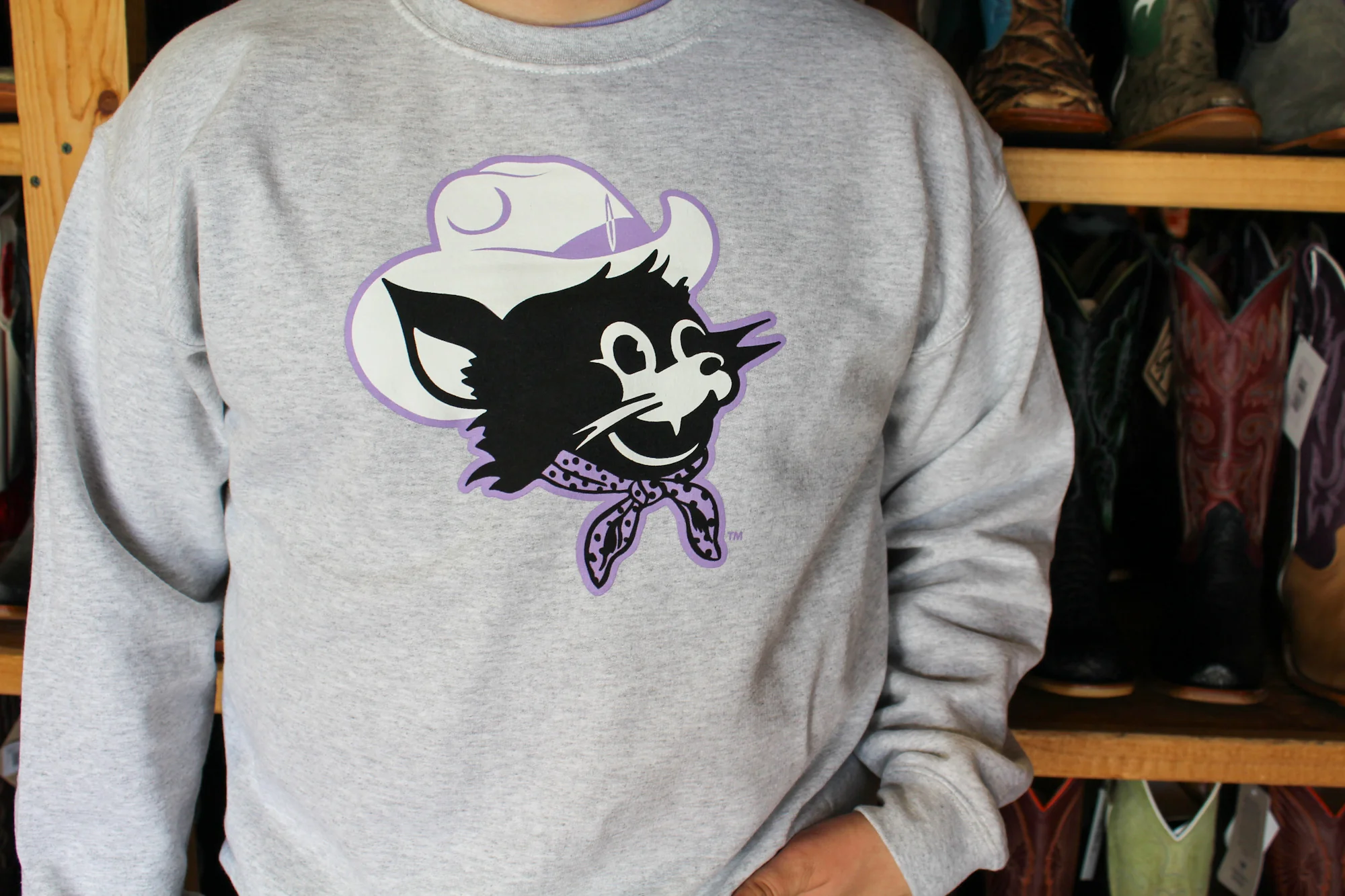 Cowpuncher Willie Crewneck - Image 4